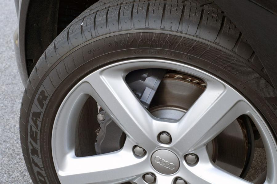 Колеса Audi Q7 3.0T Quattro S-Line (4L) 2011 года  (NA) (фото 4 из 46)